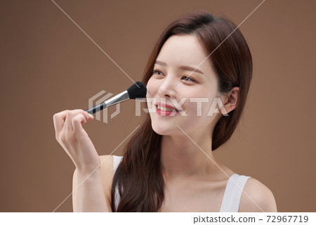 Woman beauty beauty 72967719