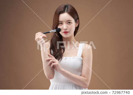 Woman beauty beauty 72967740