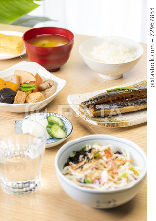 Japanese breakfast 72967833