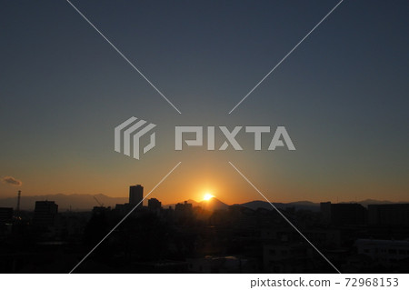 Hachioji city evening at the time of Diamond Fuji 72968153