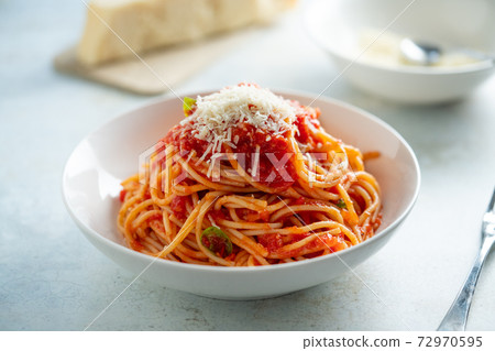 Spaghetti with tomato sauce and basil on a plate 72970595