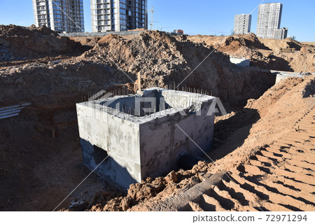Construction of stormwater pits, sanitary sewer system distribution chamber and pump station. Construction of stormwater pits, sanitary sewer system distribution chamber and pump station. 72971294