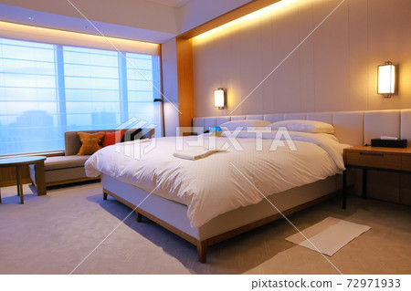 Hotel Room_Bedside 72971933