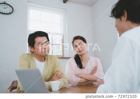 A couple in their 60s to be consulted A couple in their 60s to be consulted 72972320