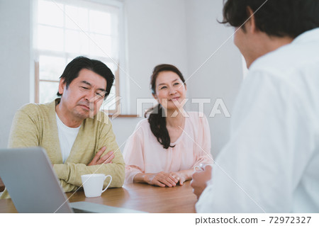 A couple in their 60s to be consulted 72972327