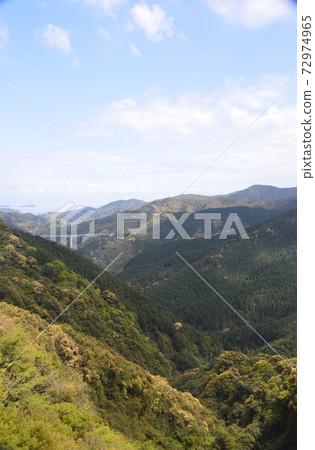 Looking toward Osakadanibashi from around Nanako Pass (Nakatosa Town, Takaoka District, Kochi Prefecture) Looking toward Osakadanibashi from around Nanako Pass (Nakatosa Town, Takaoka District, Kochi Prefecture) 72974965