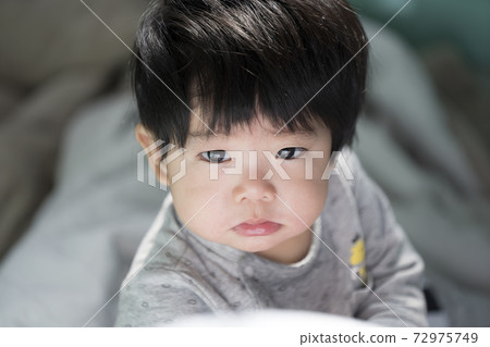 A baby who banged his face 72975749