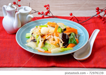 A lot of Chinese rice bowl (Hachihosai) Chinese rice. Chinese cabbage, green cabbage, carrots, shrimp, wood ear, etc. 72976139
