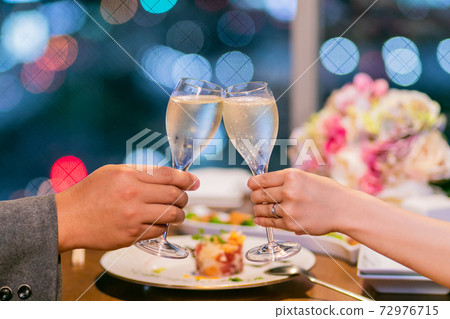 餐廳週年晚宴歡呼 餐廳週年晚宴歡呼 72976715