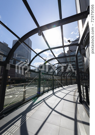 Pedestrian deck 72979566