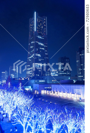 Night view (Yokohama Landmark Tower) 72980683