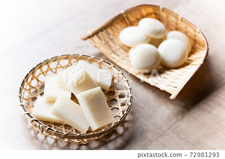 Mochi / Marumochi and Kakumochi 72981293