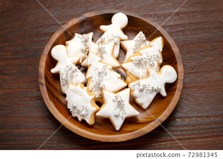 Icing cookie 72981345