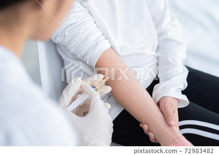Child enjection 72983482