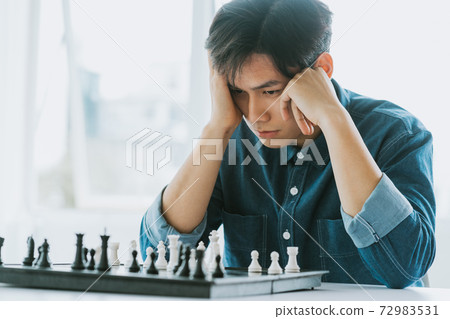 Man playing chess 72983531