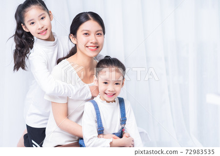 Mother and daughter 72983535