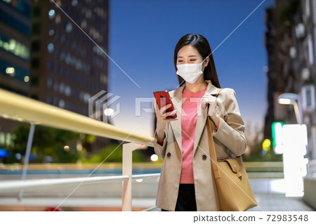woman use smartphone outdoor 72983548