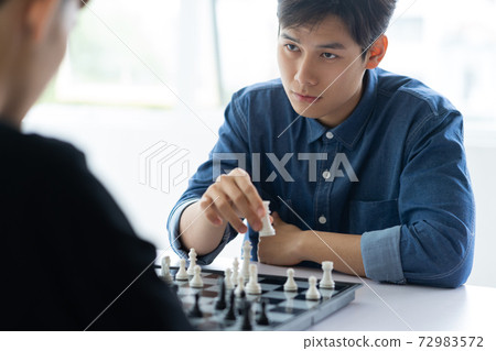 Man playing chess 72983572