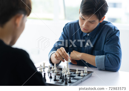 Man playing chess 72983573