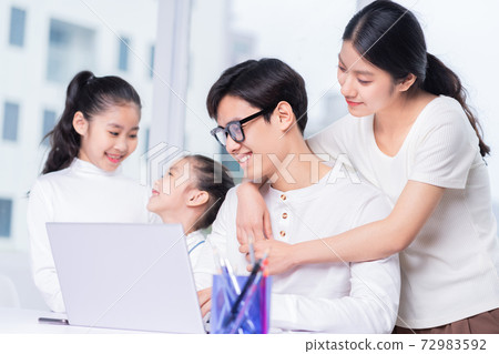 Happy family 72983592