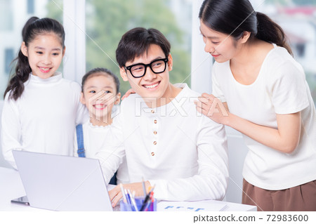 Happy family 72983600