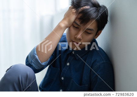 Man sadness 72983620