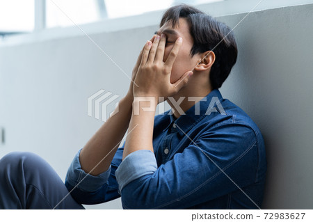 Man sadness 72983627