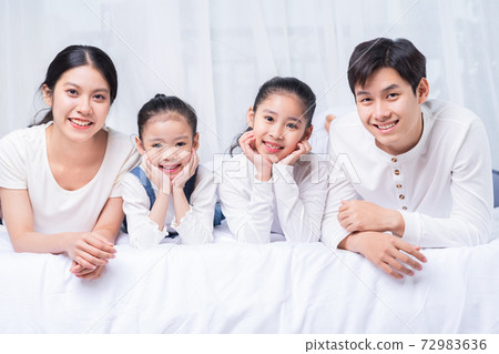 Family portrait 72983636