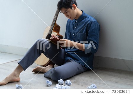 Man sadness 72983654