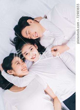 Family portrait 72983655