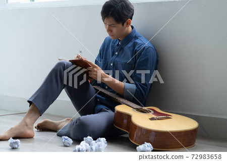 Man sadness 72983658