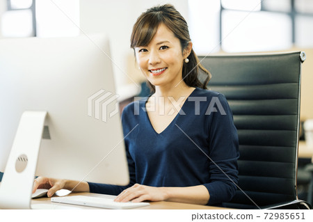 Designer working in the office Designer working in the office 72985651