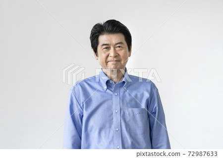 60多歲的男人的肖像 72987633