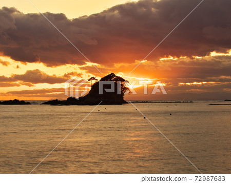 Evening view of Suzume Island from Shima Peninsula Azuri Beach 72987683