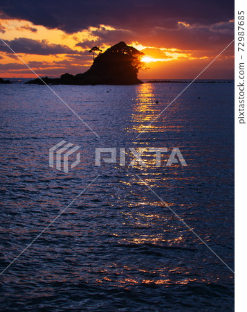 Evening view of Suzume Island from Shima Peninsula Azuri Beach Evening view of Suzume Island from Shima Peninsula Azuri Beach 72987685
