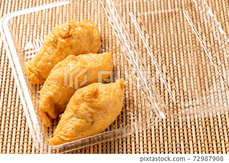 Takeout image. Inari sushi (Kansai-style triangular inari) in a transparent plastic container. Takeout image. Inari sushi (Kansai-style triangular inari) in a transparent plastic container. 72987908