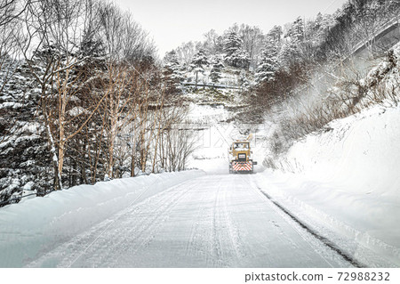 [Winter image] Snow removal scenery in winter 72988232