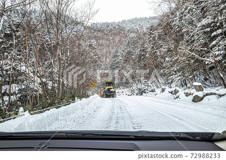 [Winter image] Snow removal scenery in winter 72988233