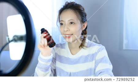 在房間裡度過的時間 72989252