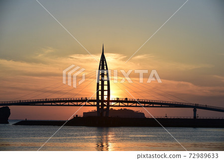 Sunset scenery of Saeyeongyo Bridge in Seogwipo City, Jeju Island 72989633