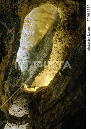 Inside volcanic cave - Cueva de los Verdes Inside volcanic cave - Cueva de los Verdes 72991513
