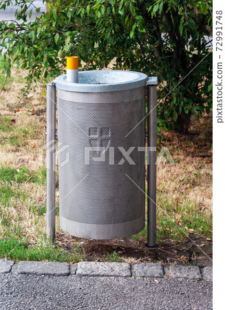 Refuse recycling bin 72991748