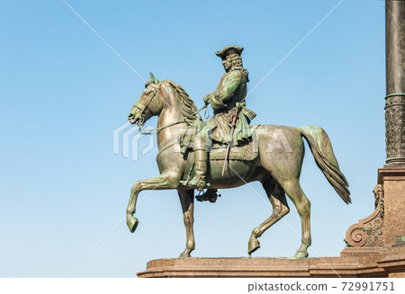 Statue of Austrian military leader Leopold von Daun in Vienna 72991751
