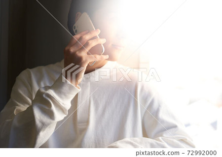 A man talking on a smartphone 72992000