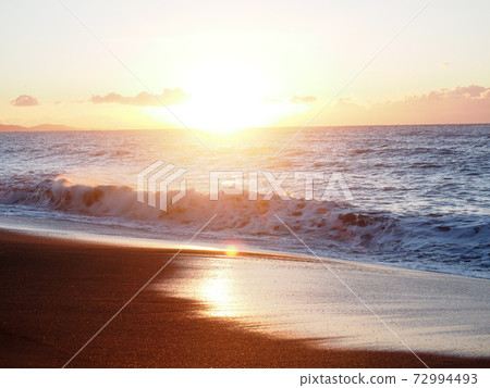 2021 Dazzling light of hope from between clouds First sunrise 2021 Dazzling light of hope from between clouds First sunrise 72994493