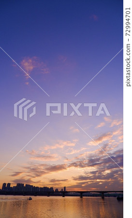 Morning glow 72994701