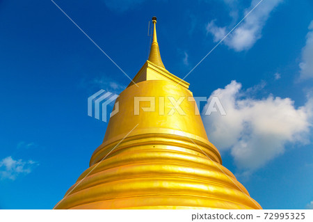Golden stupa on Koh Samui 72995325