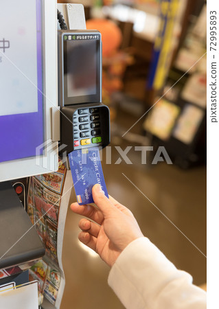 Accounting at supermarket Credit card 72995893