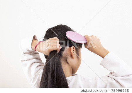 綁頭髮的女孩 綁頭髮的女孩 72996928