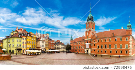 Royal Castle and Sigismund Column in Warsaw 72998476